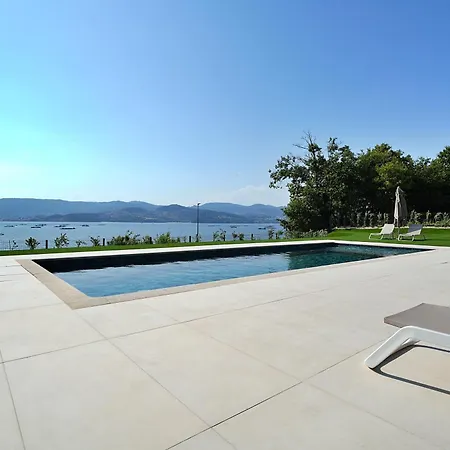Galihost - Rd Con Piscina Climatizada Raxo